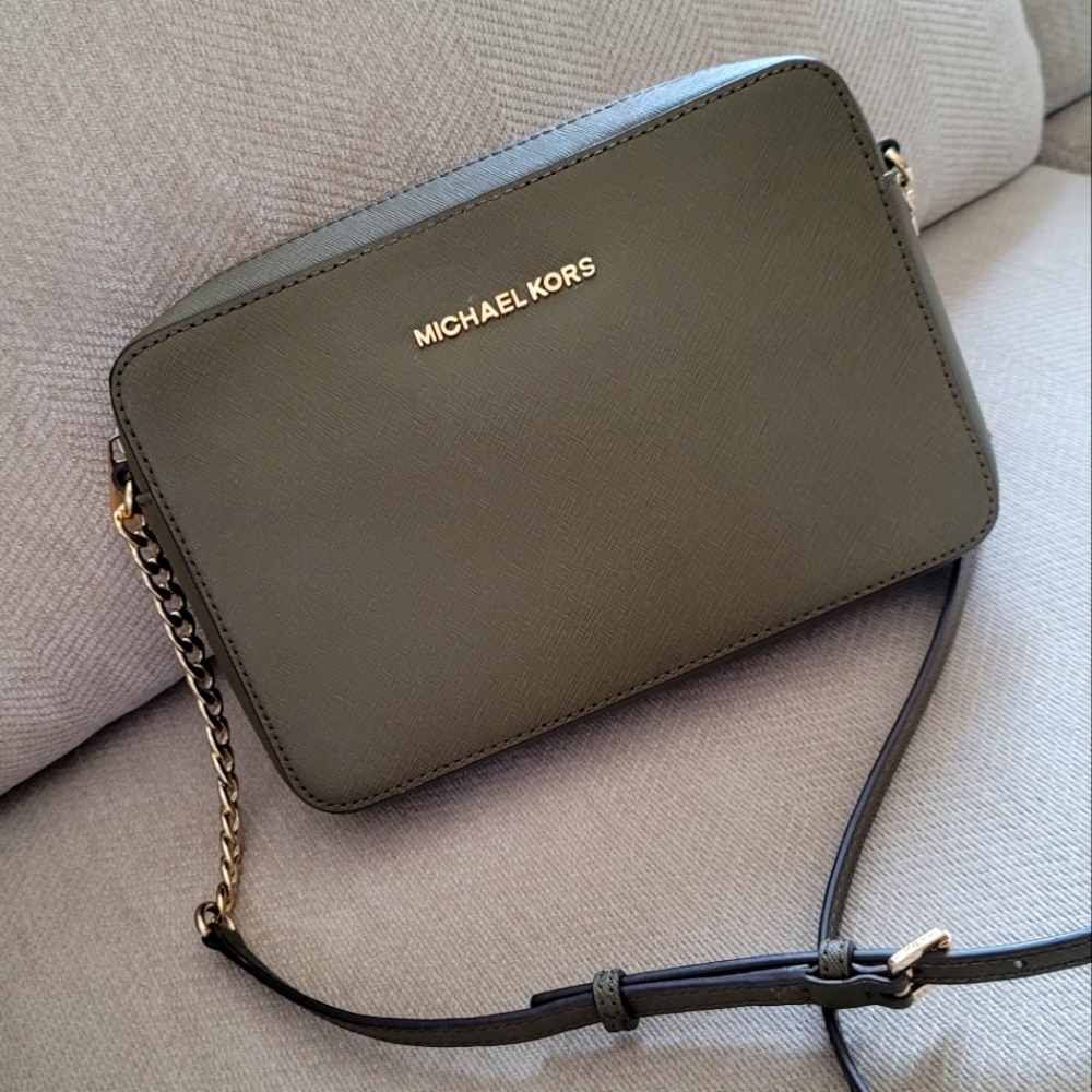 Michael Kors Jet Set in Olive